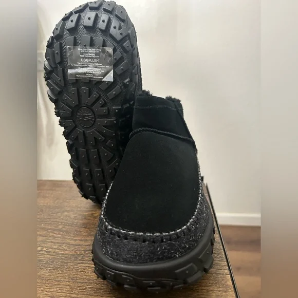 UGG ALL Gender Venture Daze Ultra Mini Boot
Black - men’s 11 & women’s 12 - Picture 3 of 8